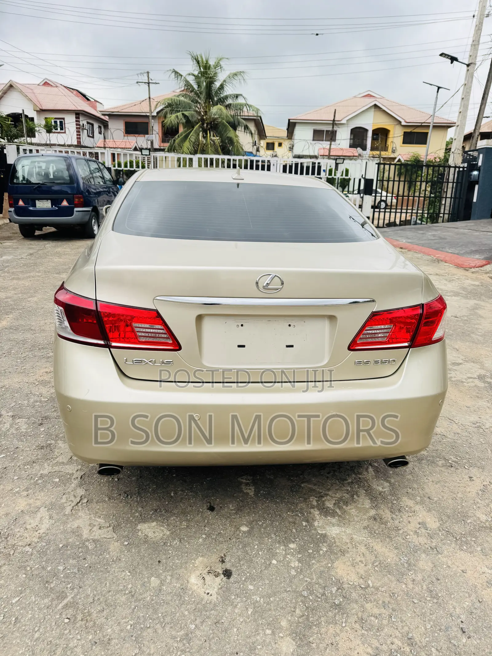 Lexus ES 350 2011 Gold