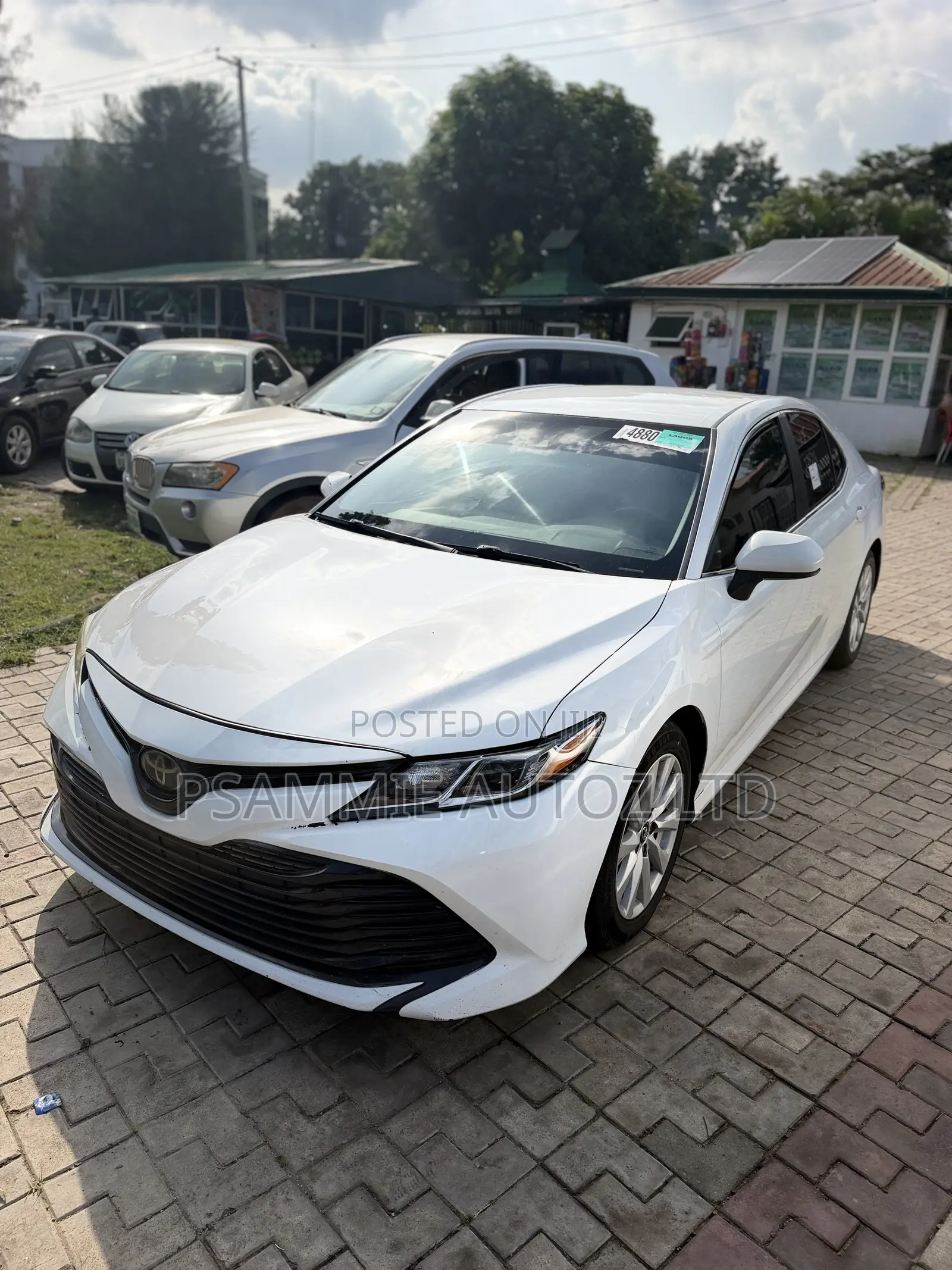 Toyota Camry LE (2.5L 4cyl 8A) 2019 White