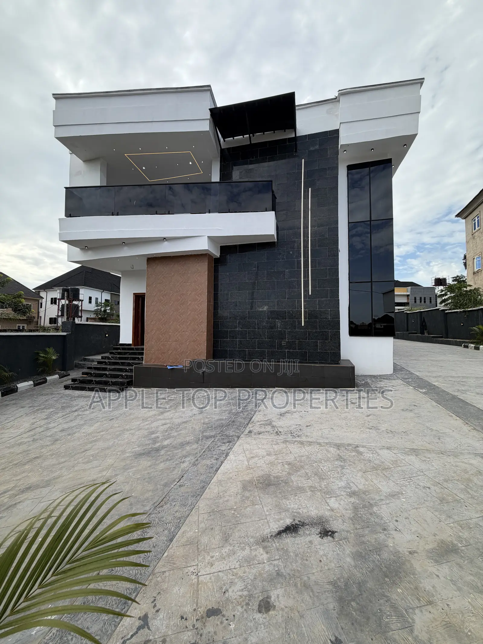 4bdrm Duplex in Enugu for sale