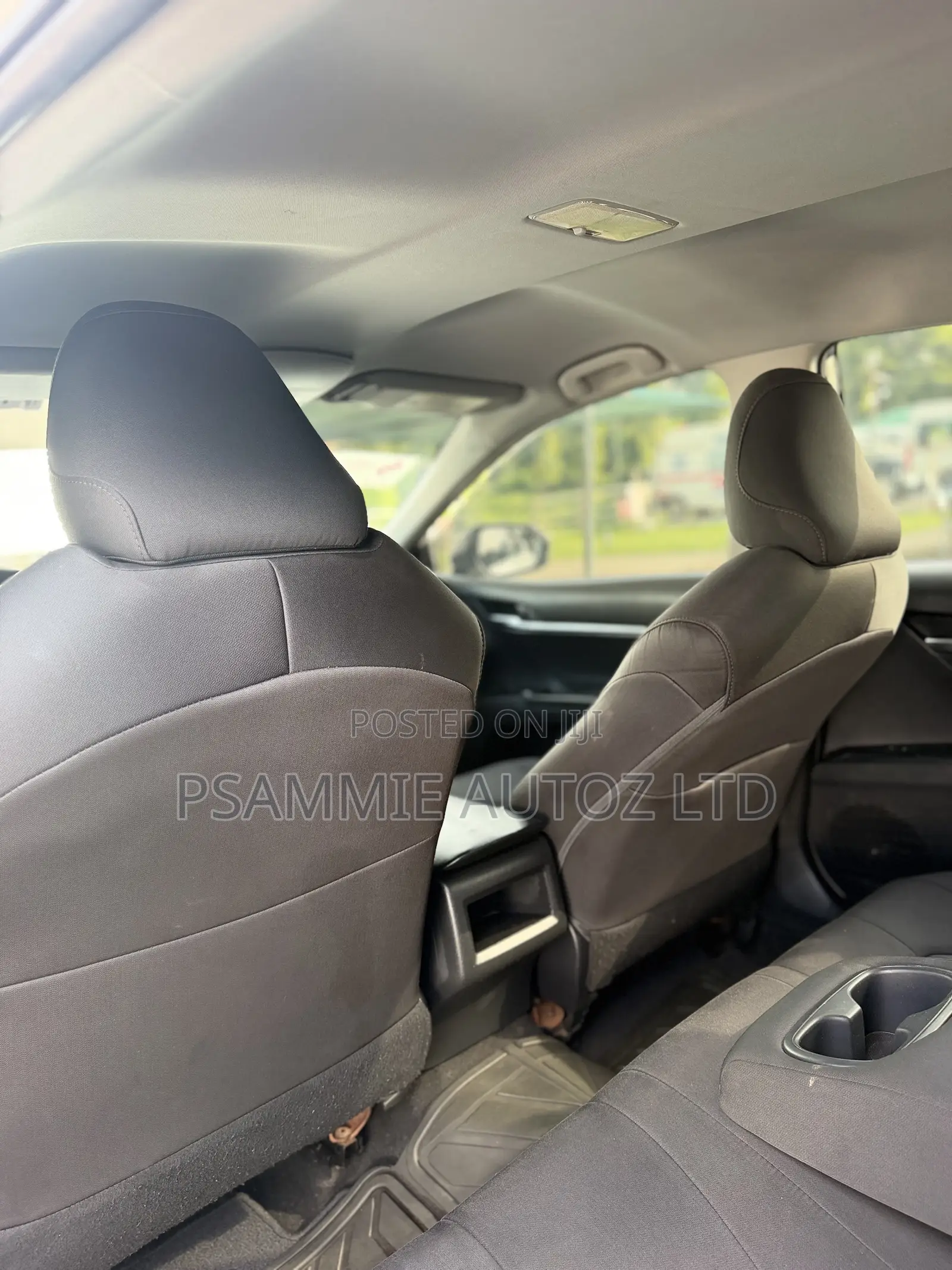 Toyota Camry LE (2.5L 4cyl 8A) 2019 White