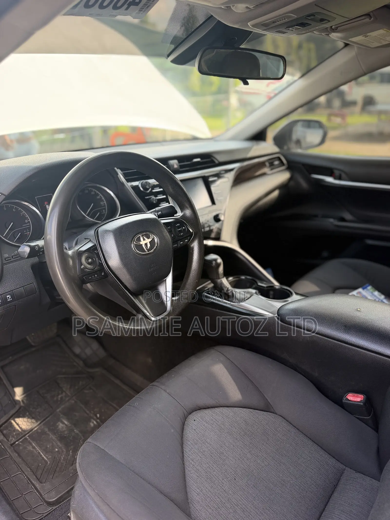 Toyota Camry LE (2.5L 4cyl 8A) 2019 White