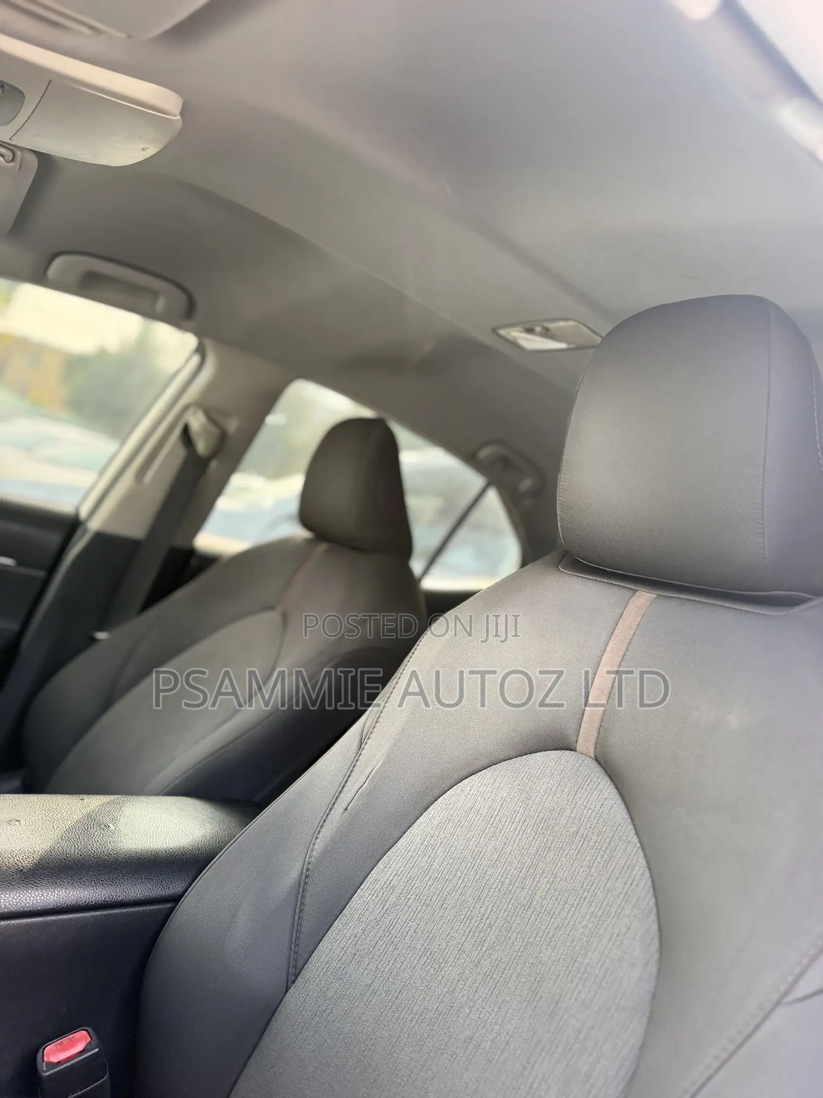 Toyota Camry LE (2.5L 4cyl 8A) 2019 White