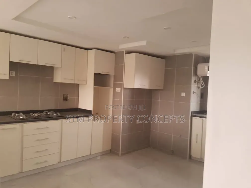 Furnished 3bdrm Apartment in Alaka/Iponri for rent