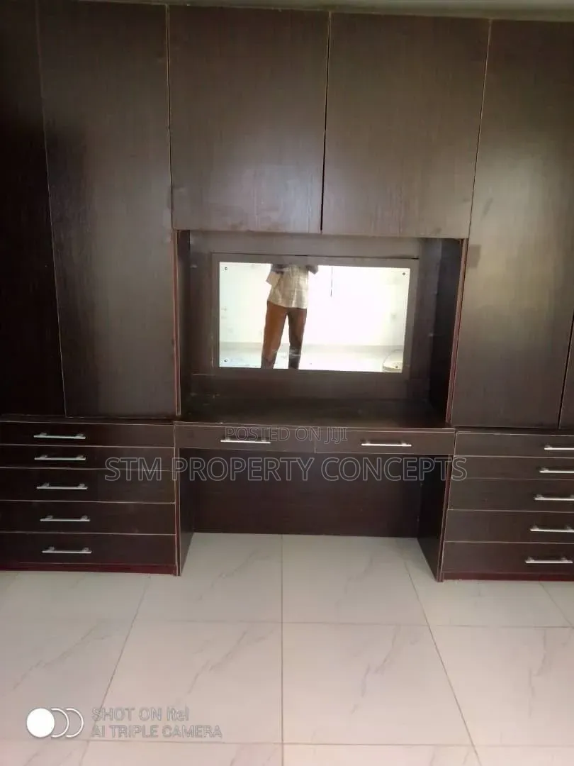 Furnished 3bdrm Apartment in Alaka/Iponri for rent