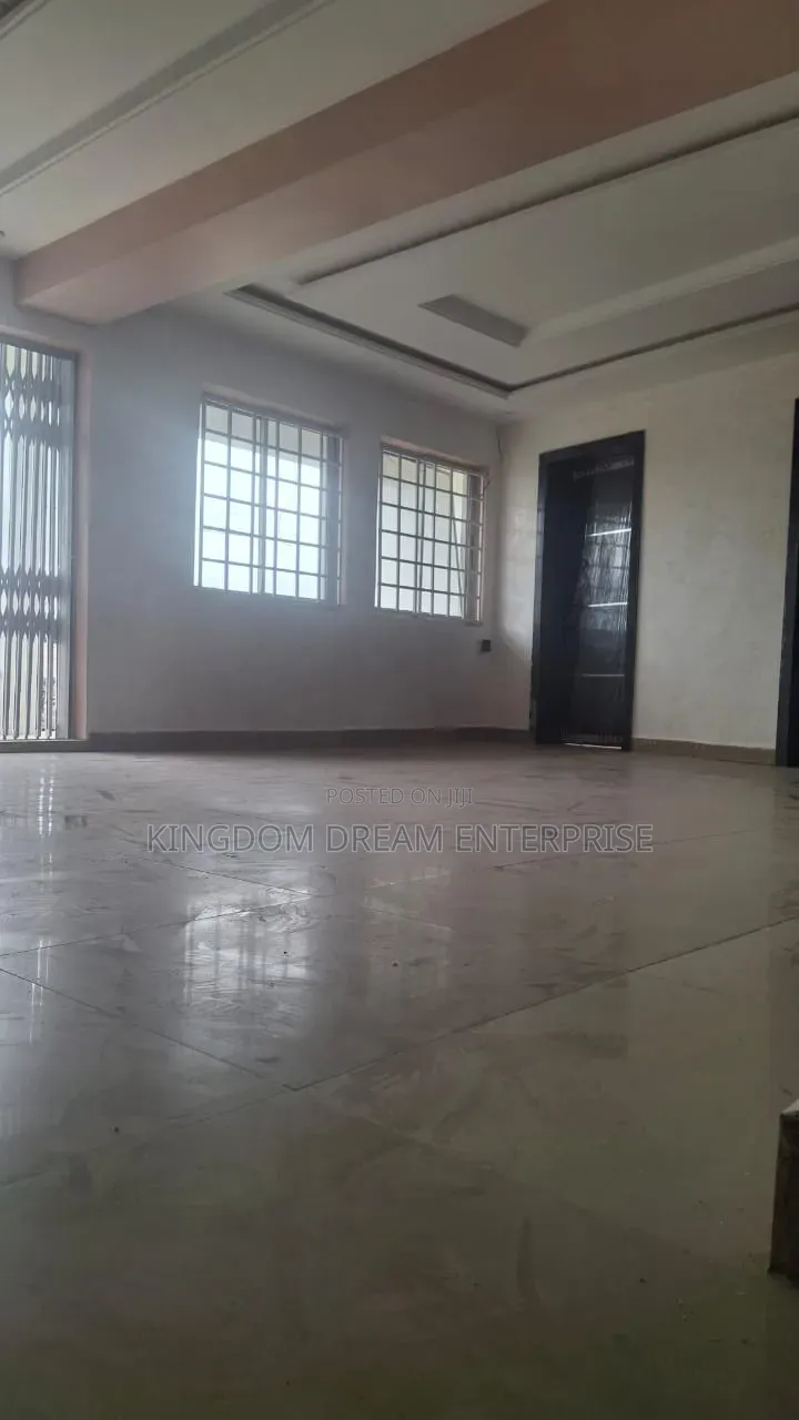 3bdrm Apartment in Surulere Lagos, Ijeshatedo for rent