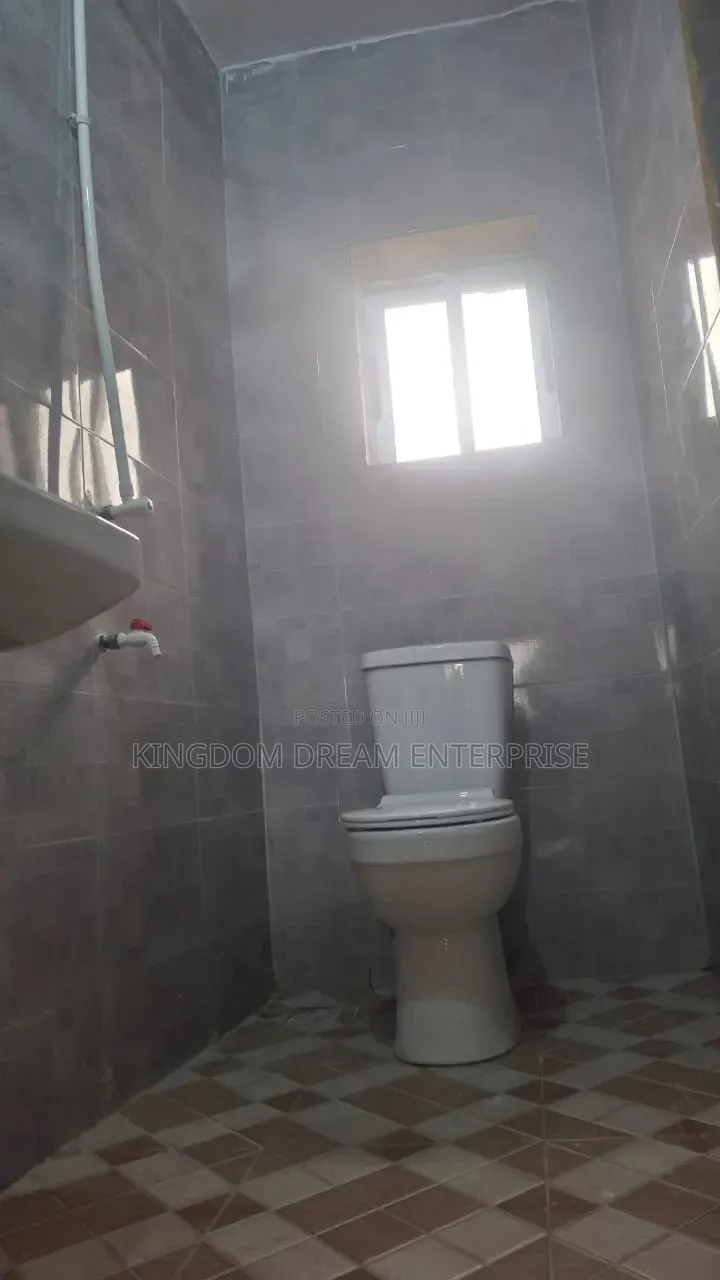 3bdrm Apartment in Surulere Lagos, Ijeshatedo for rent