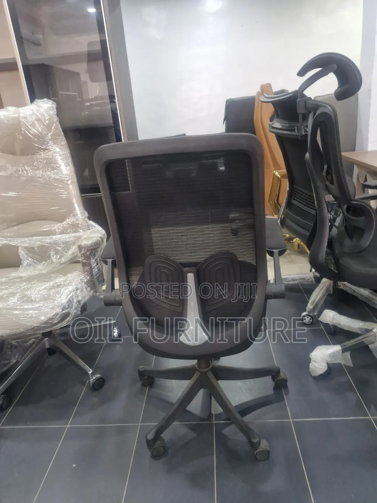 ​Luxury Adjustable Mesh Executive Chair – Padded Upholstered Armrests