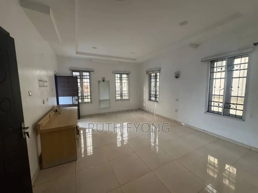 5bdrm Duplex in Lekki County Home, Ikota for rent