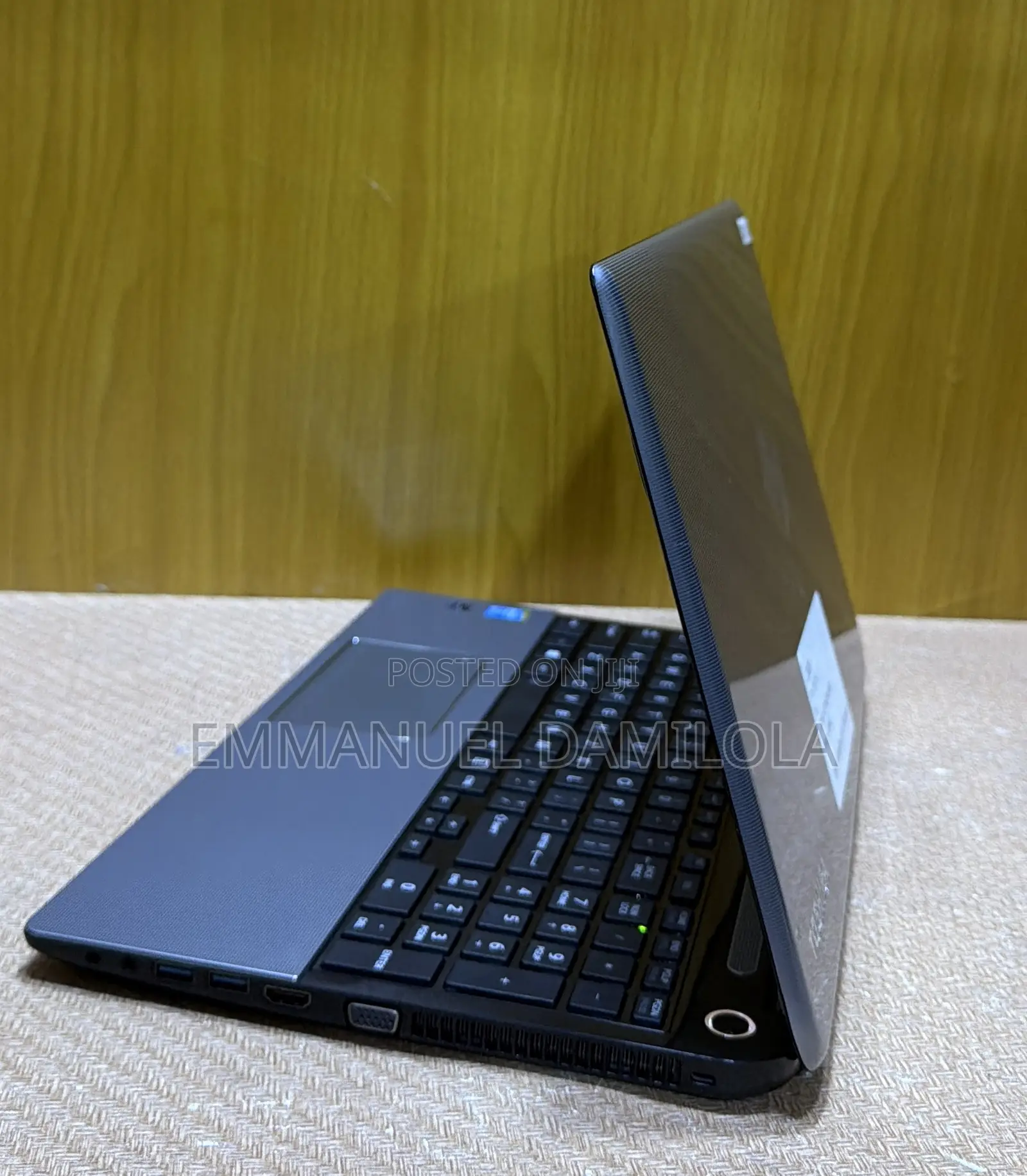 Laptop Toshiba Satellite L555 8GB Intel Core i5 SSD 128GB