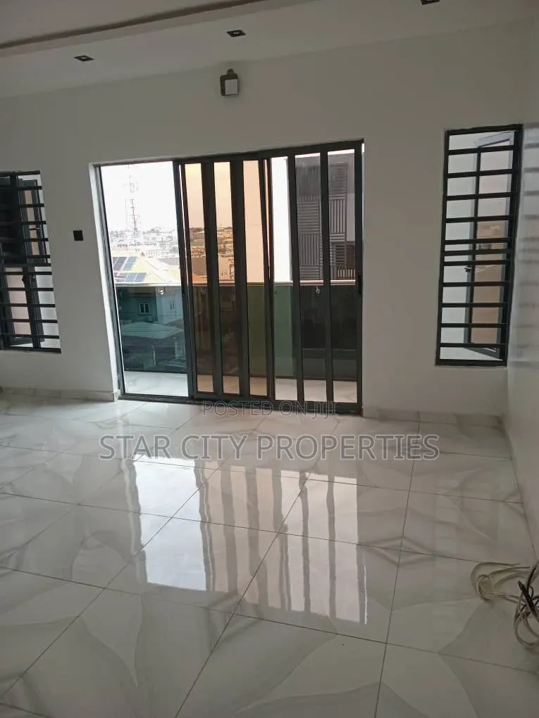 4bdrm Townhouse/Terrace in Opebi for sale