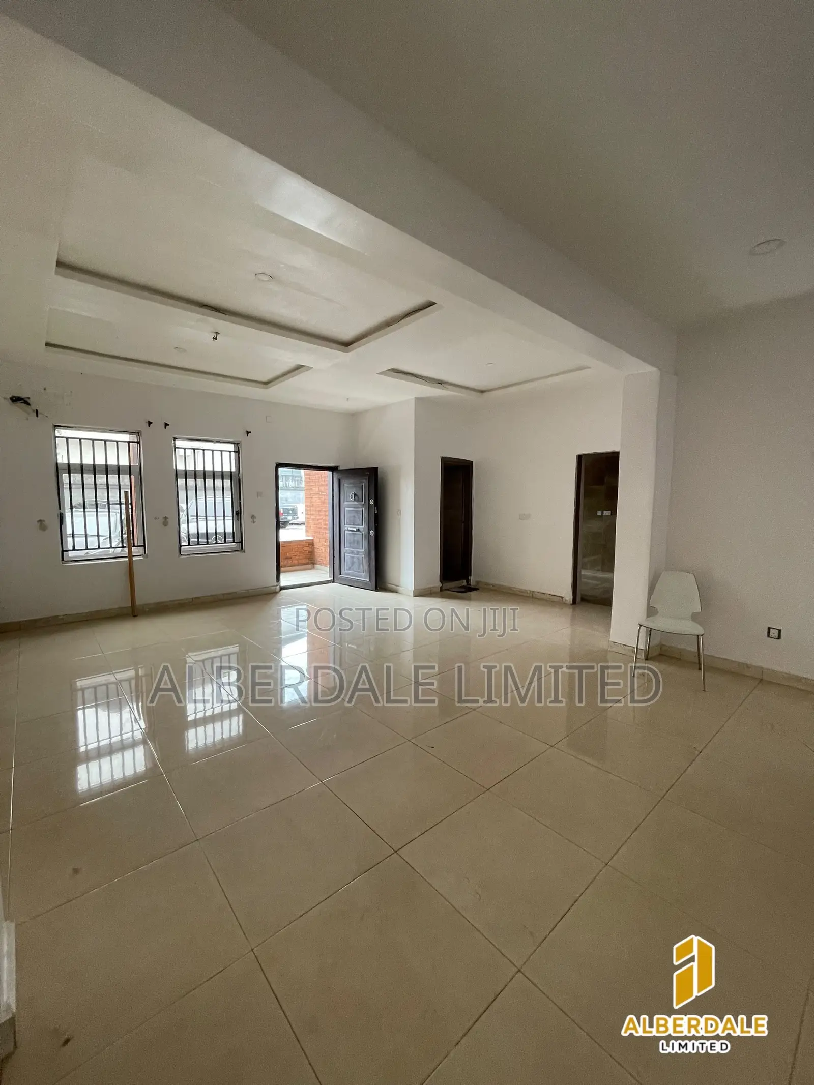 2bdrm Block of Flats in Chevron for rent
