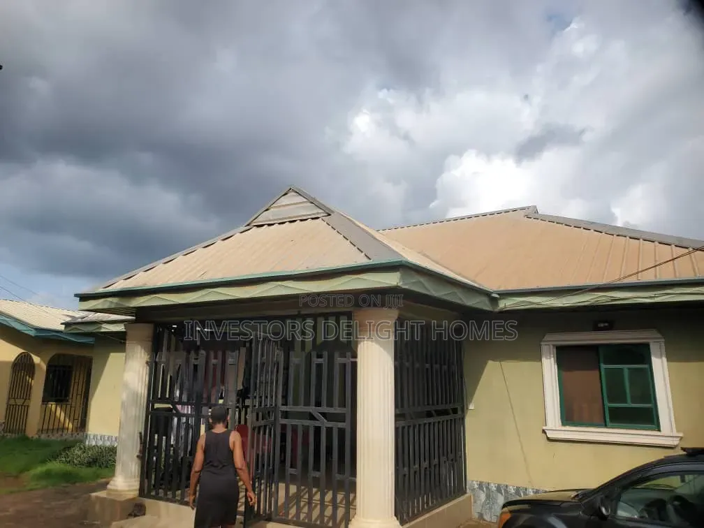 4bdrm Block of Flats in Oshimili North for sale