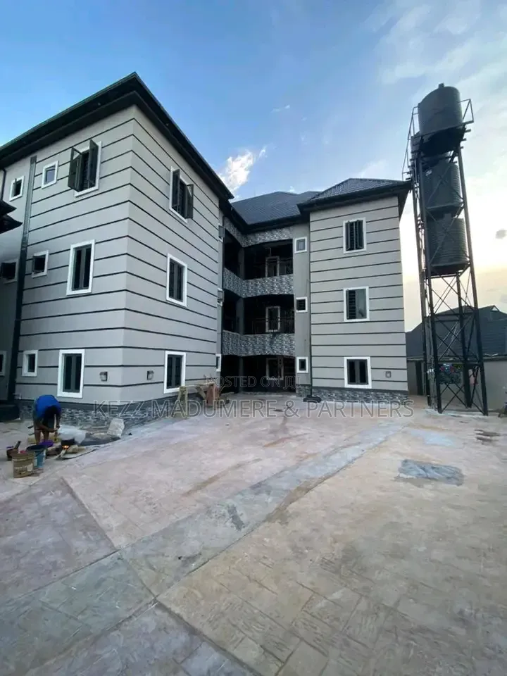 10bdrm Block of Flats in Spibat Umudagu Prof. for sale