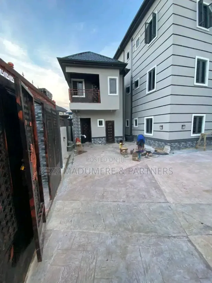 10bdrm Block of Flats in Spibat Umudagu Prof. for sale