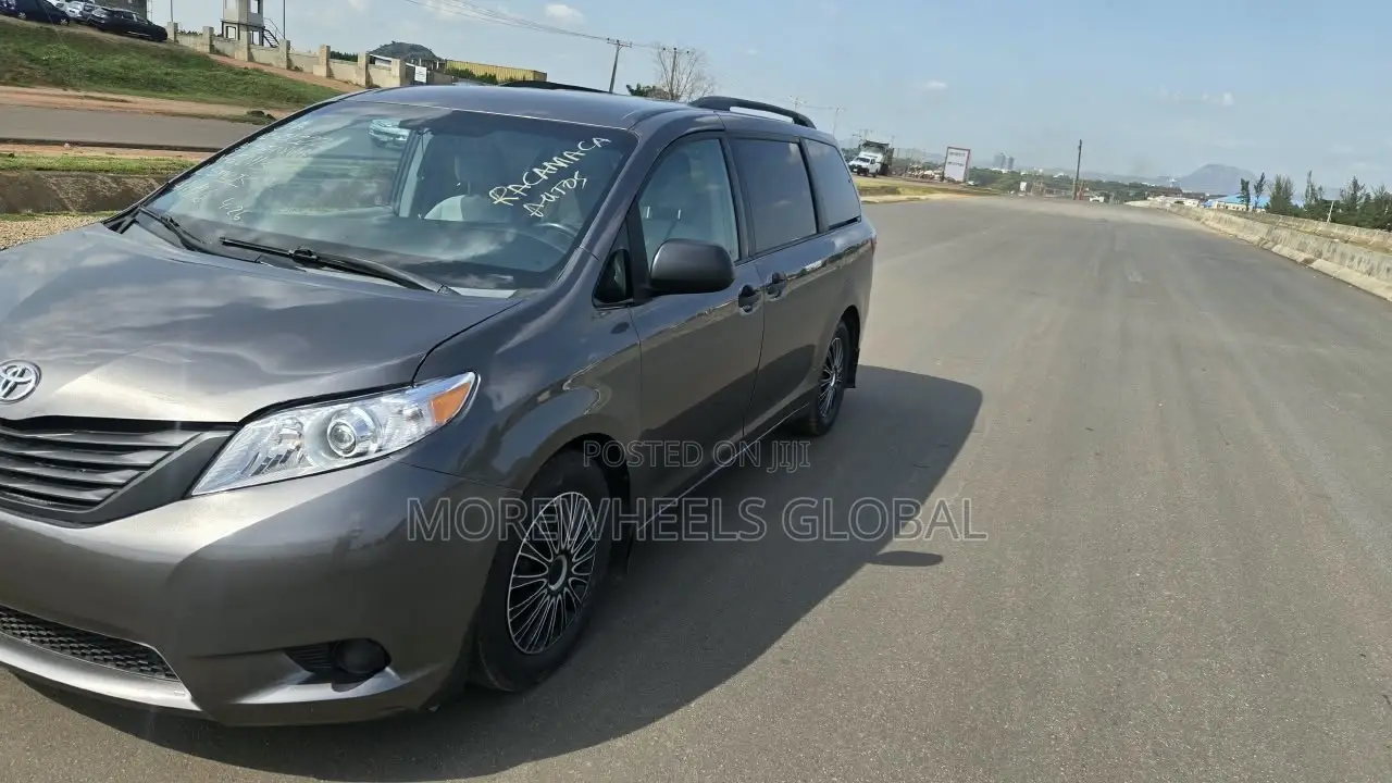 Toyota Sienna 2015 Blue