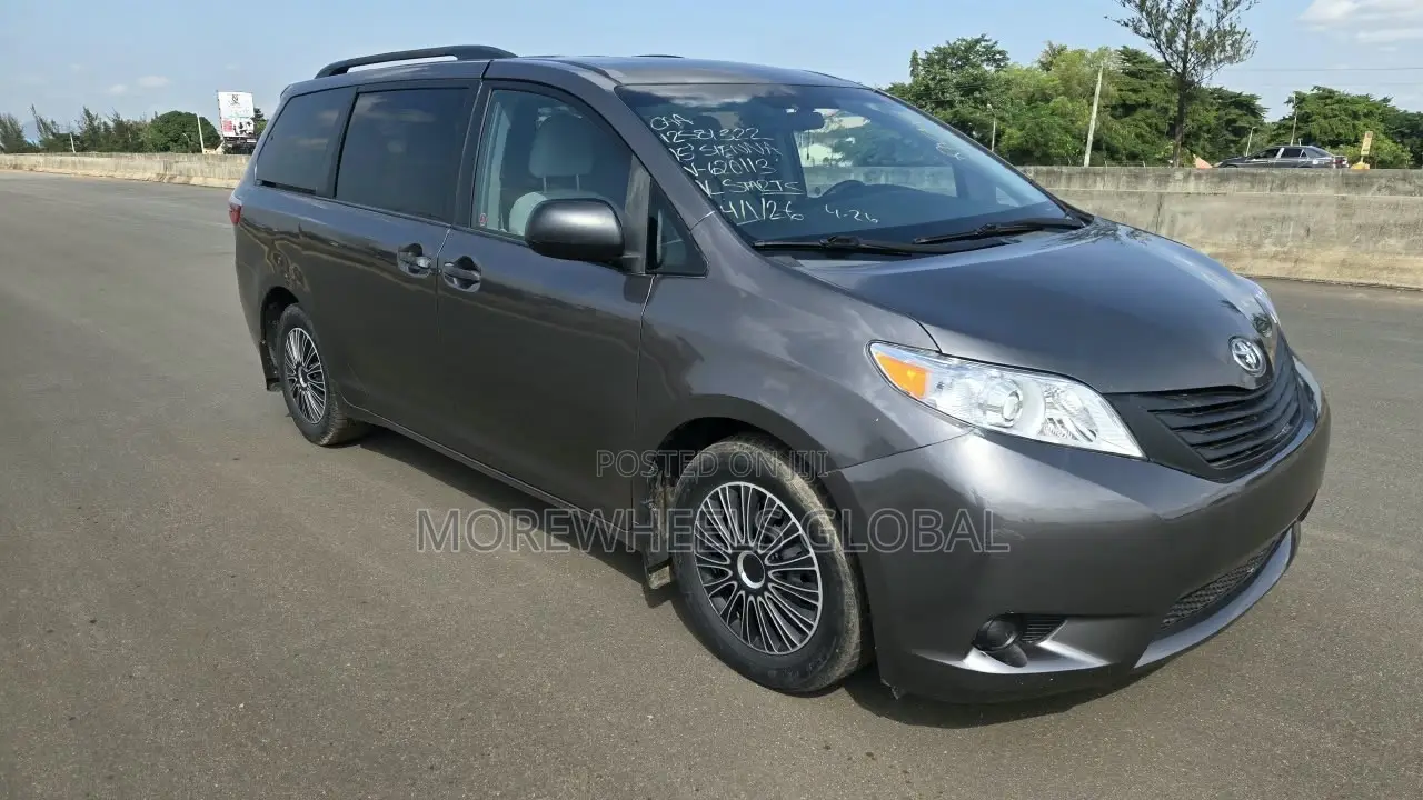 Toyota Sienna 2015 Blue