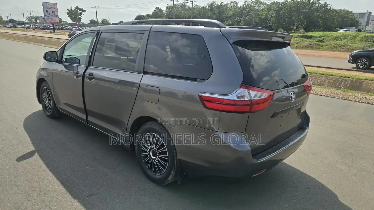 Toyota Sienna 2015 Blue