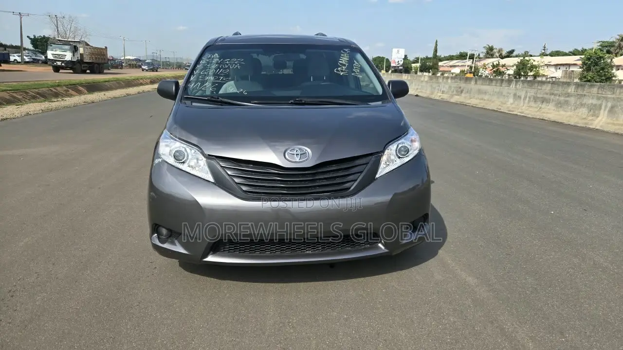 Toyota Sienna 2015 Blue
