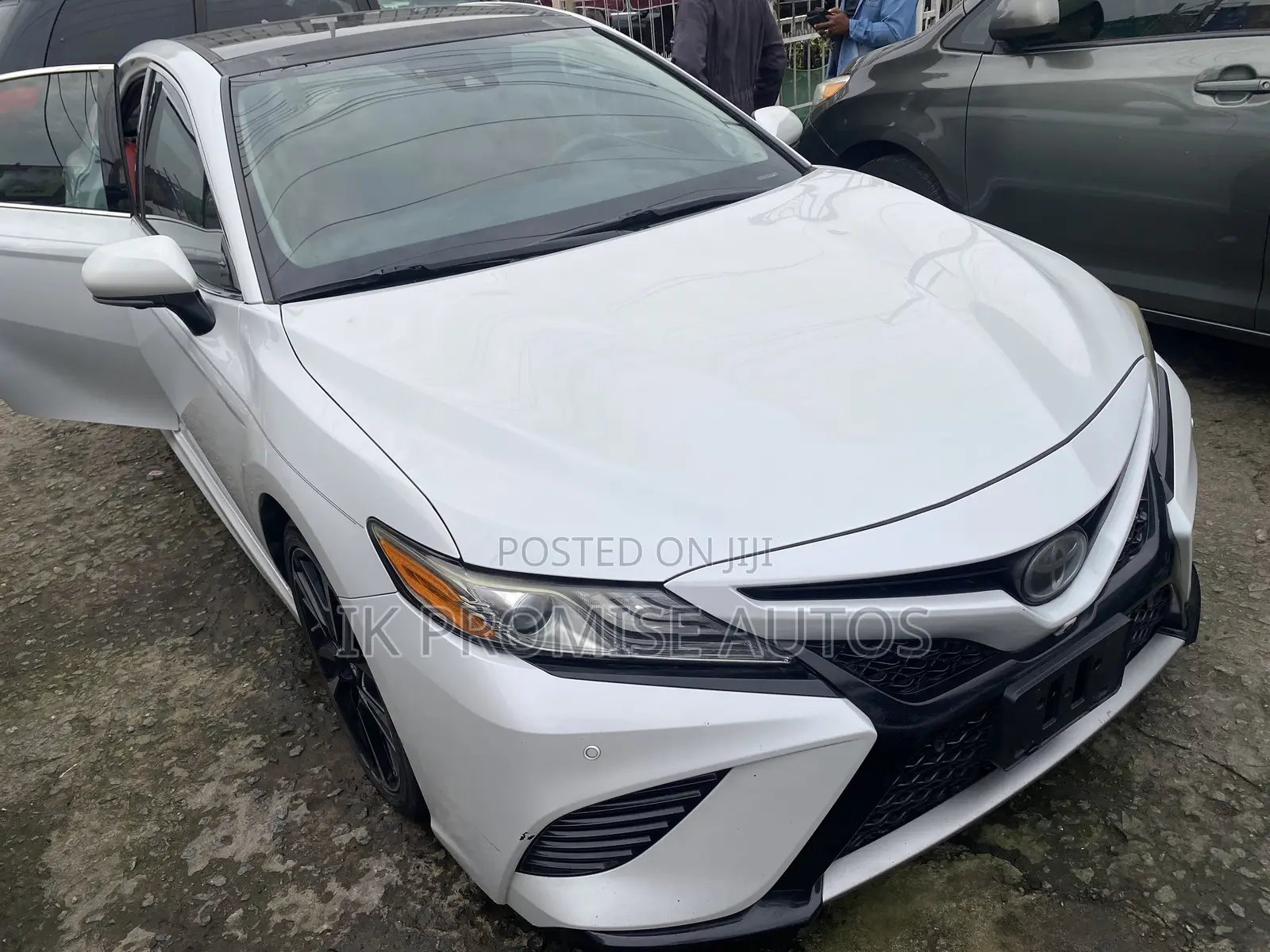 Toyota Camry XSE FWD (2.5L 4cyl 8AM) 2018 White