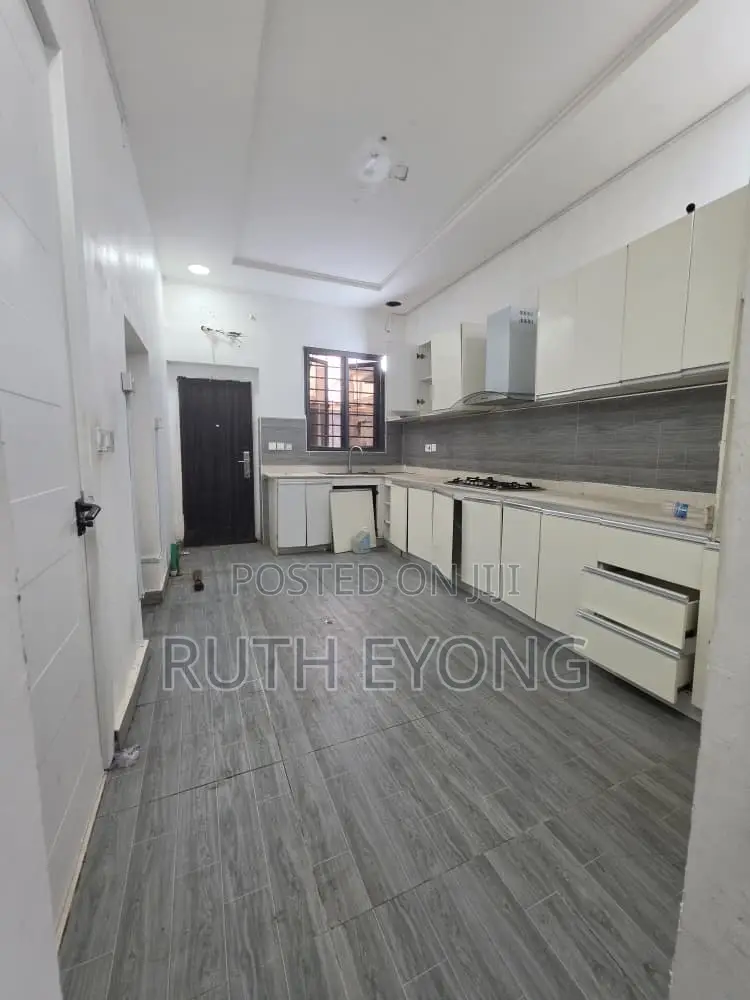 4bdrm Townhouse / Terrace in Ologolo Lagos for rent