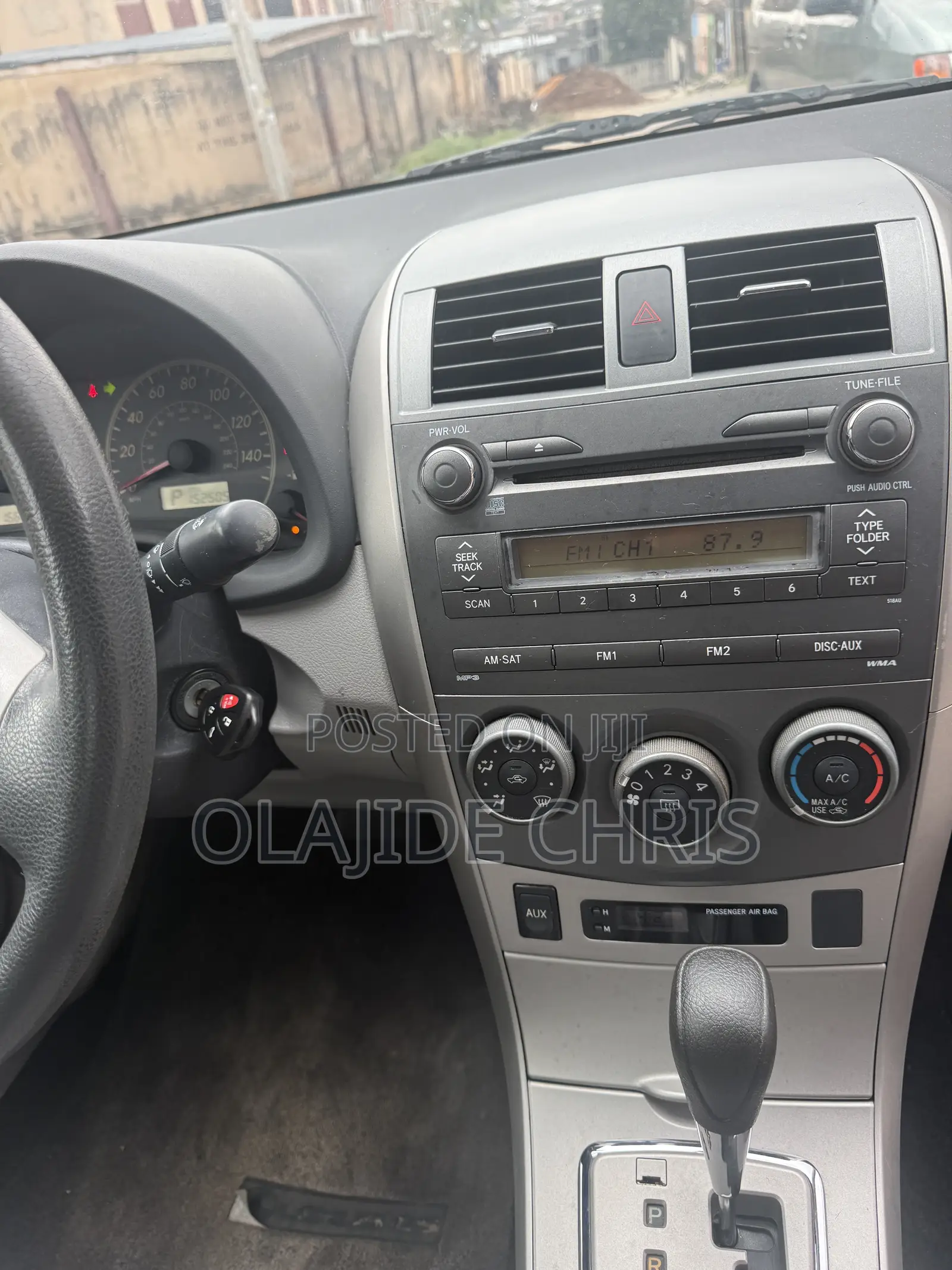 Toyota Corolla LE 4dr Sedan (1.8L 4cyl 4A) 2011 Gray