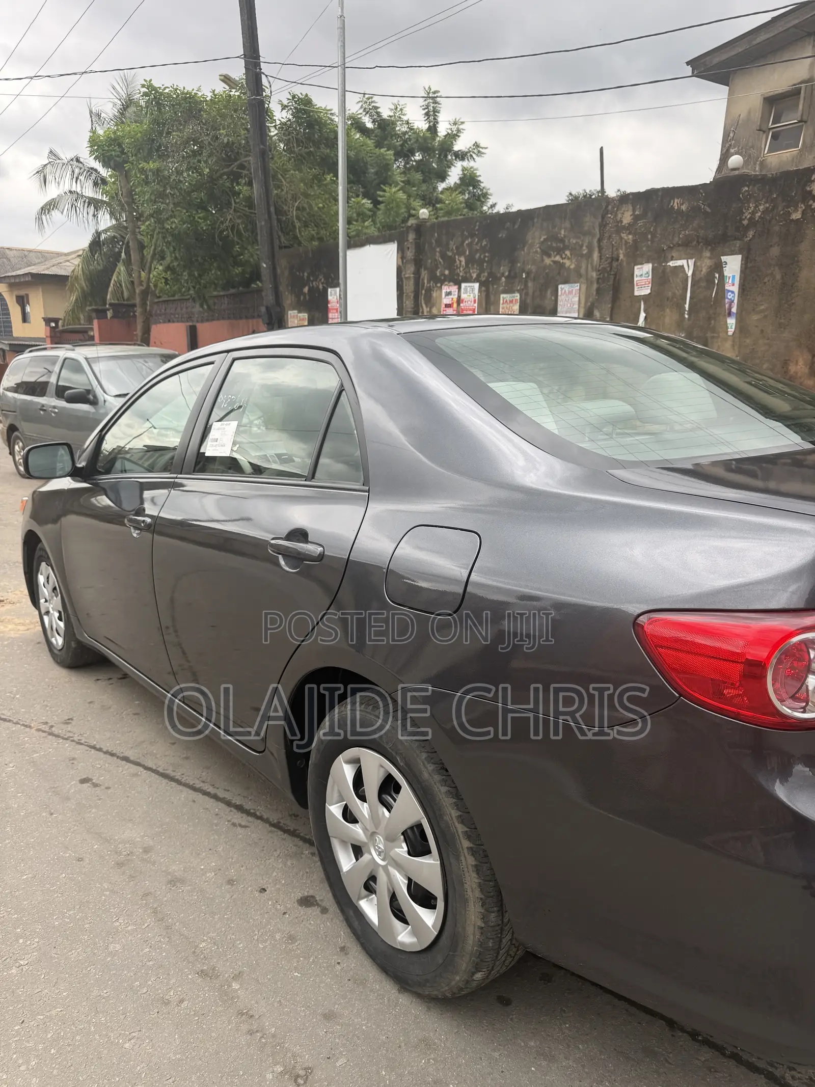 Toyota Corolla LE 4dr Sedan (1.8L 4cyl 4A) 2011 Gray