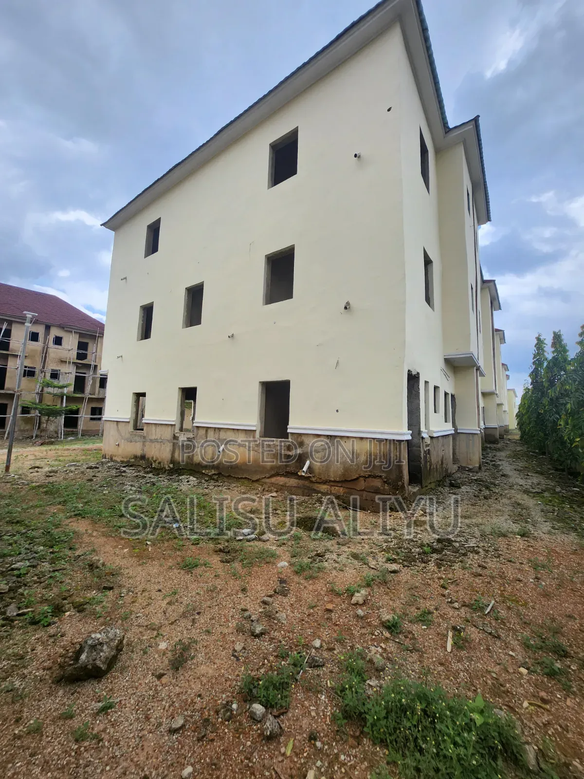 4bdrm Duplex in Nizamiya Hospital, Karmo for sale