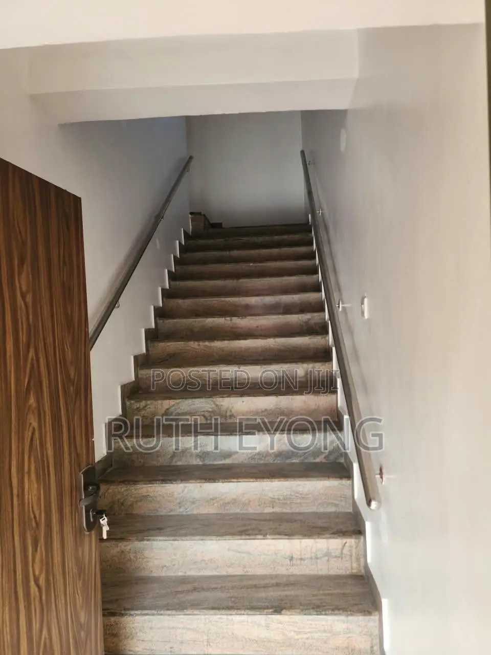 6bdrm House in Right Hand Side Of for rent