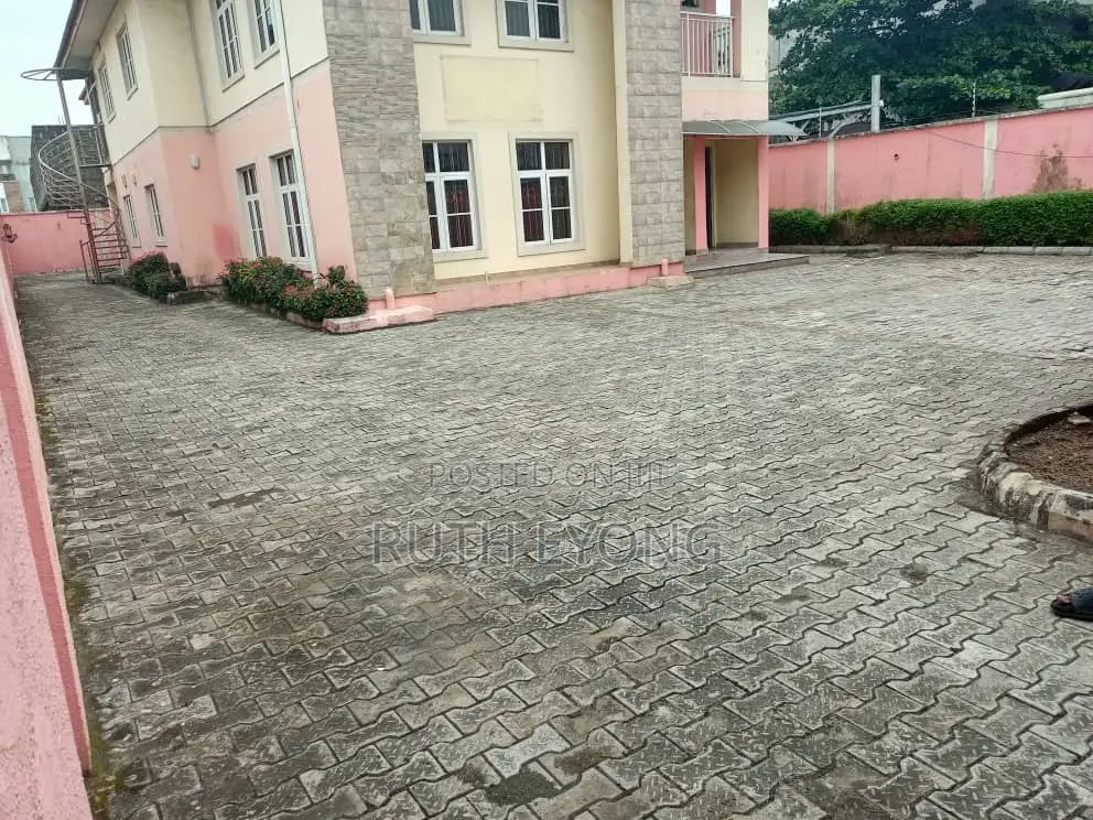 6bdrm House in Right Hand Side Of for rent