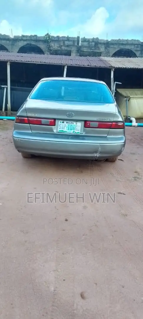 Toyota Camry LE 4dr Sedan (2.2L 4cyl 4A) 2000 Gray
