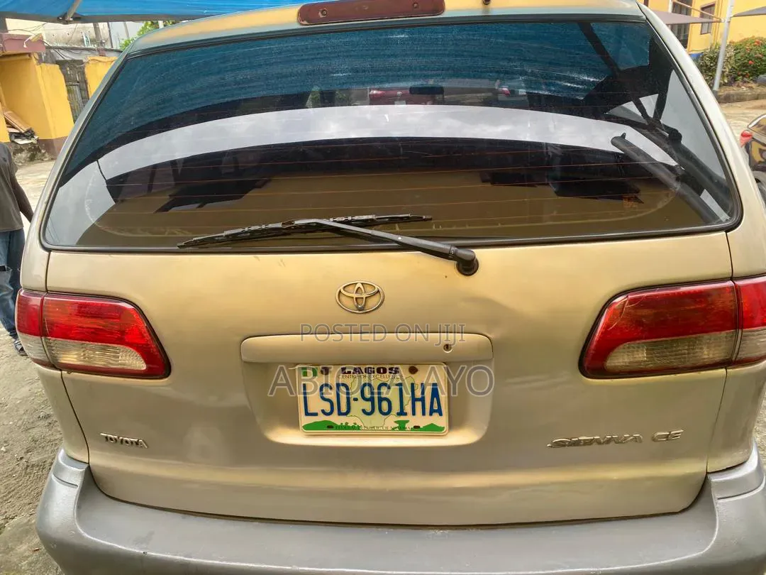 Toyota Sienna 2002 Silver