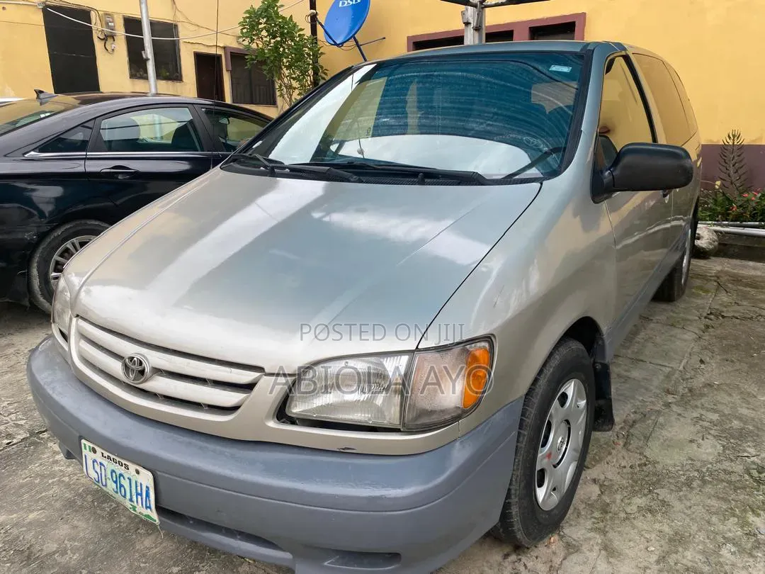 Toyota Sienna 2002 Silver