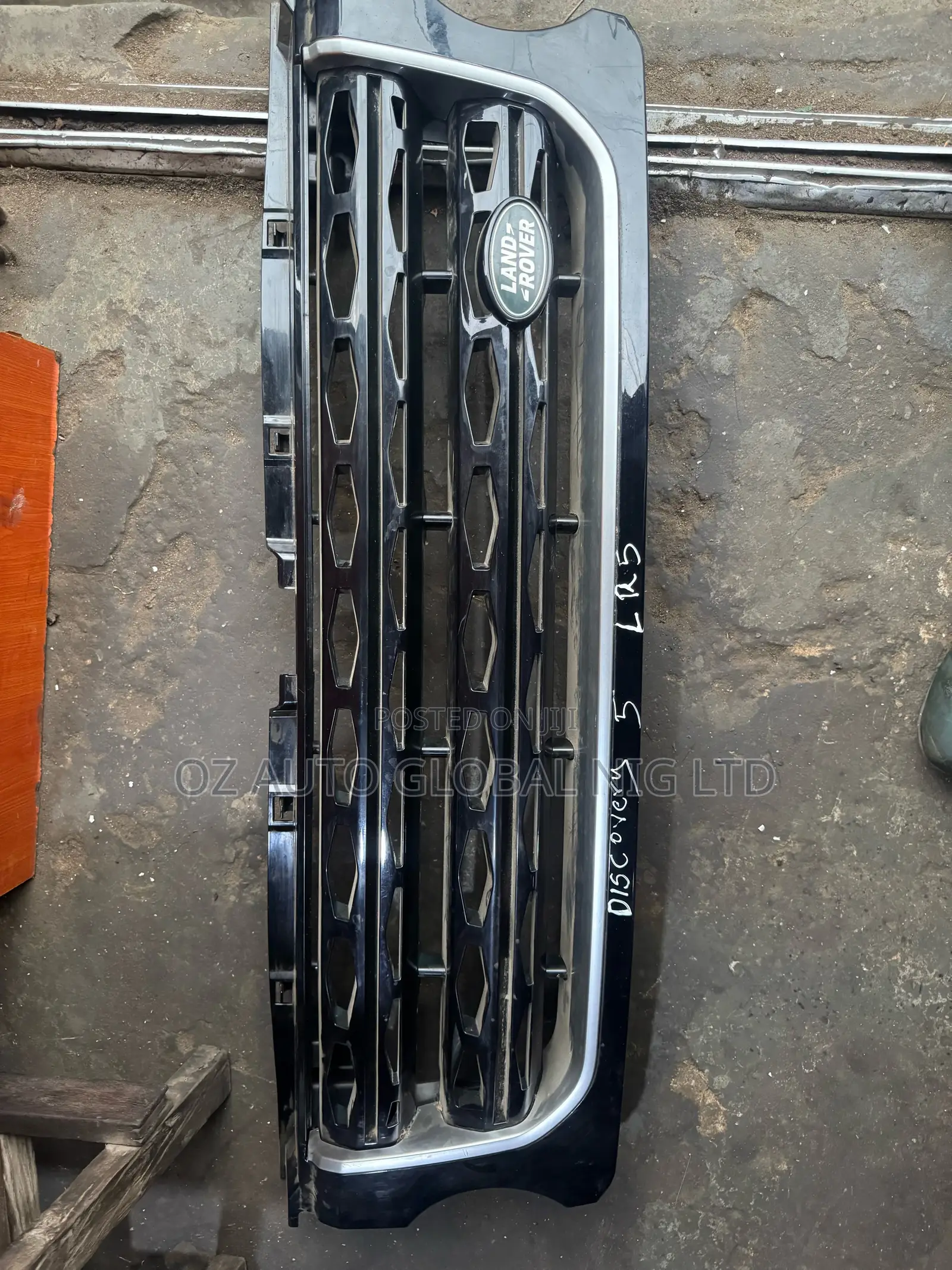 Land Rover Discovery 5 (LR5) Front Grille – Direct Tokunbo