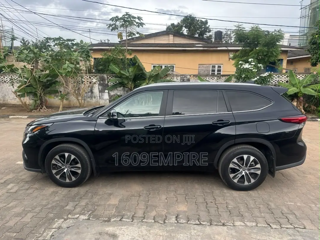 Toyota Highlander XLE AWD 2024 Black