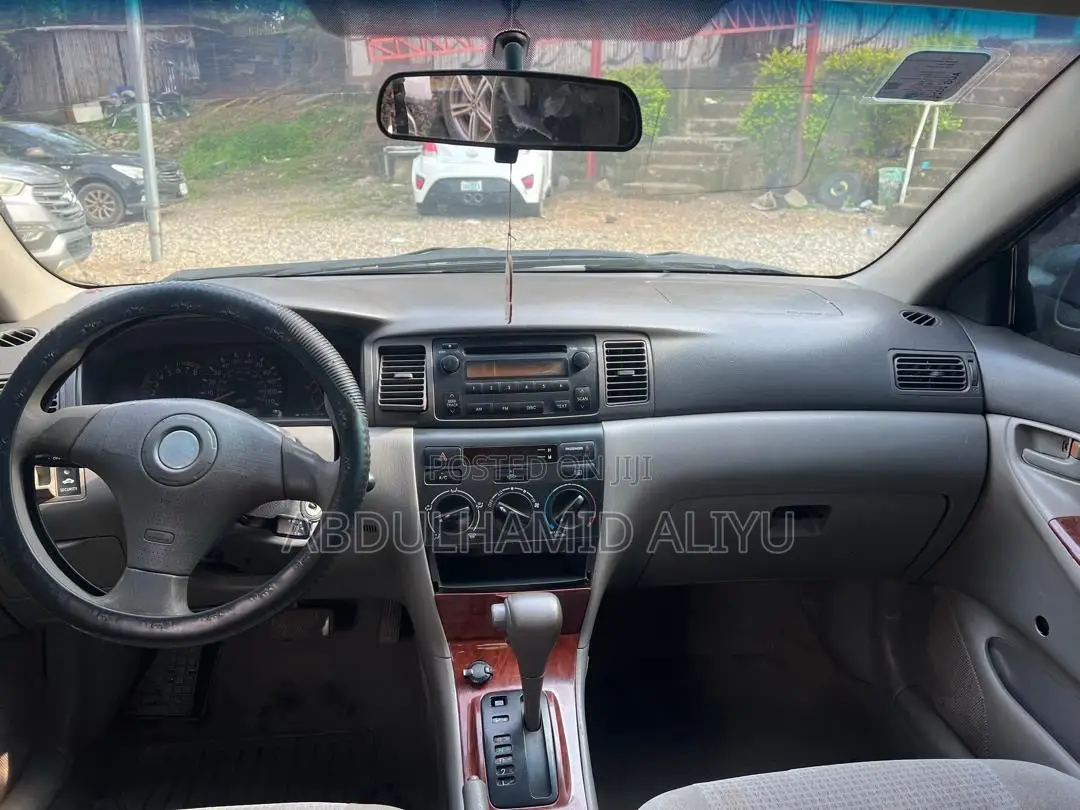 Toyota Corolla LE 2005 Silver