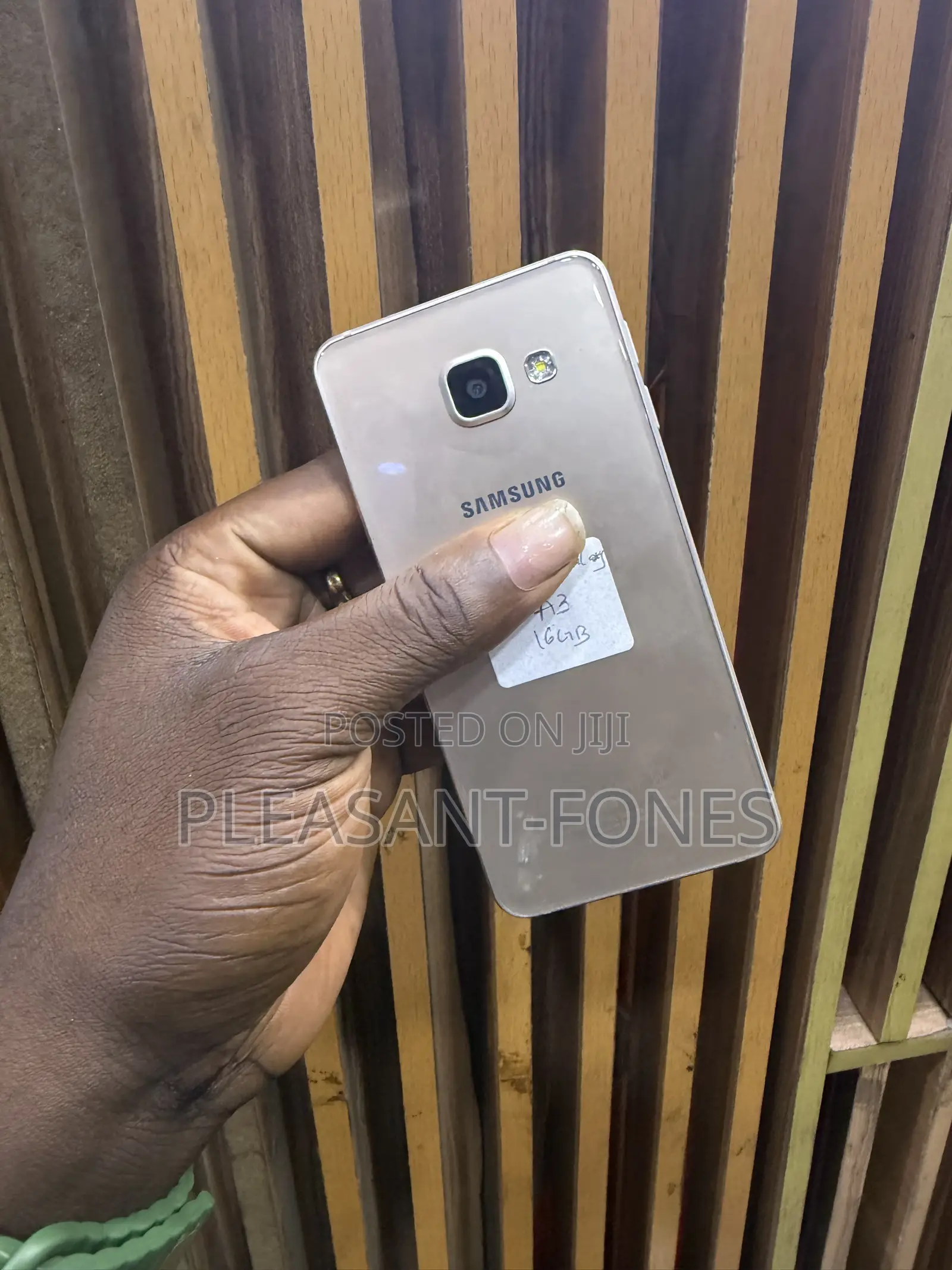 Samsung Galaxy A3 16 GB Gold