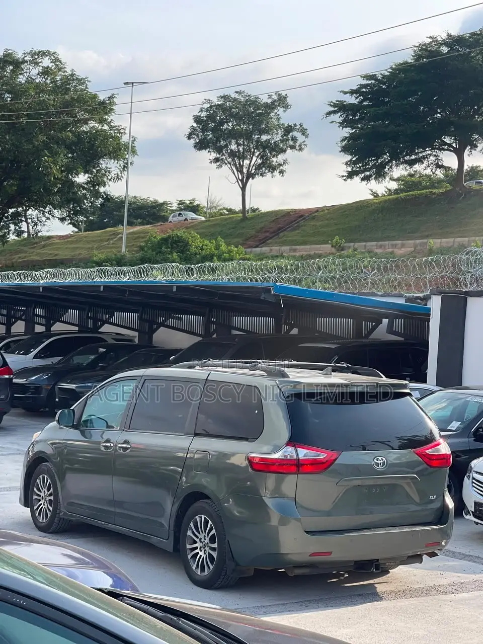 Toyota Sienna XLE AWD (3.5L 6cyl 8A) 2018 Green