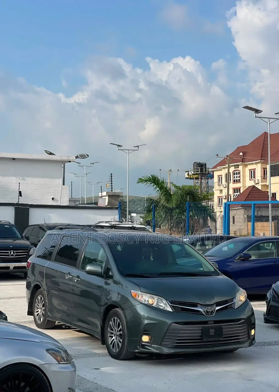 Toyota Sienna XLE AWD (3.5L 6cyl 8A) 2018 Green