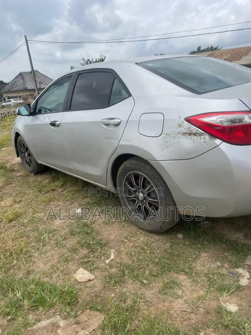 Toyota Corolla 2015 Silver