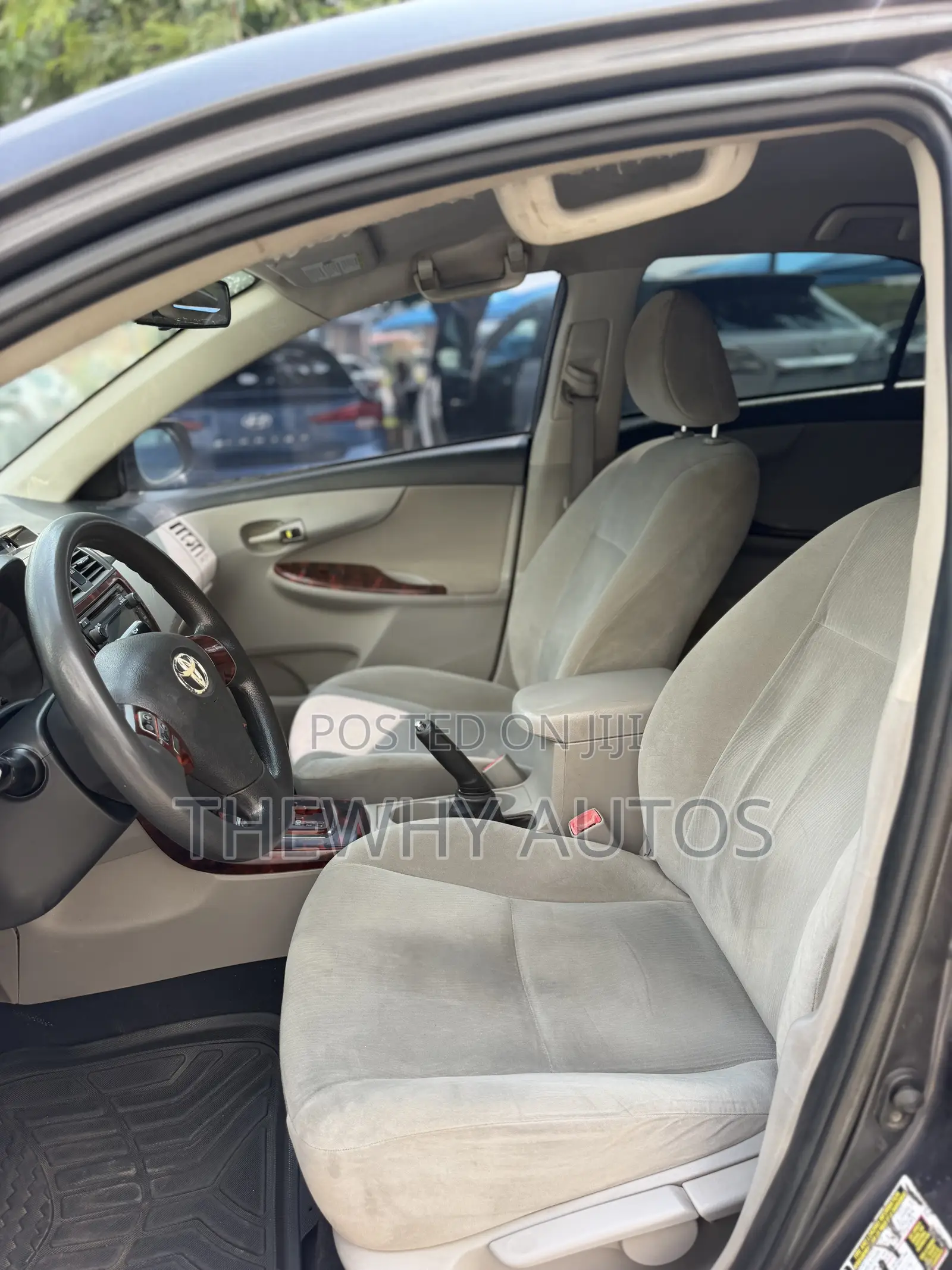 Toyota Corolla LE 4dr Sedan (1.8L 4cyl 4A) 2012 Gray