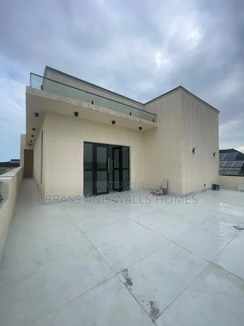 Furnished 5bdrm Duplex in Lakowe for sale
