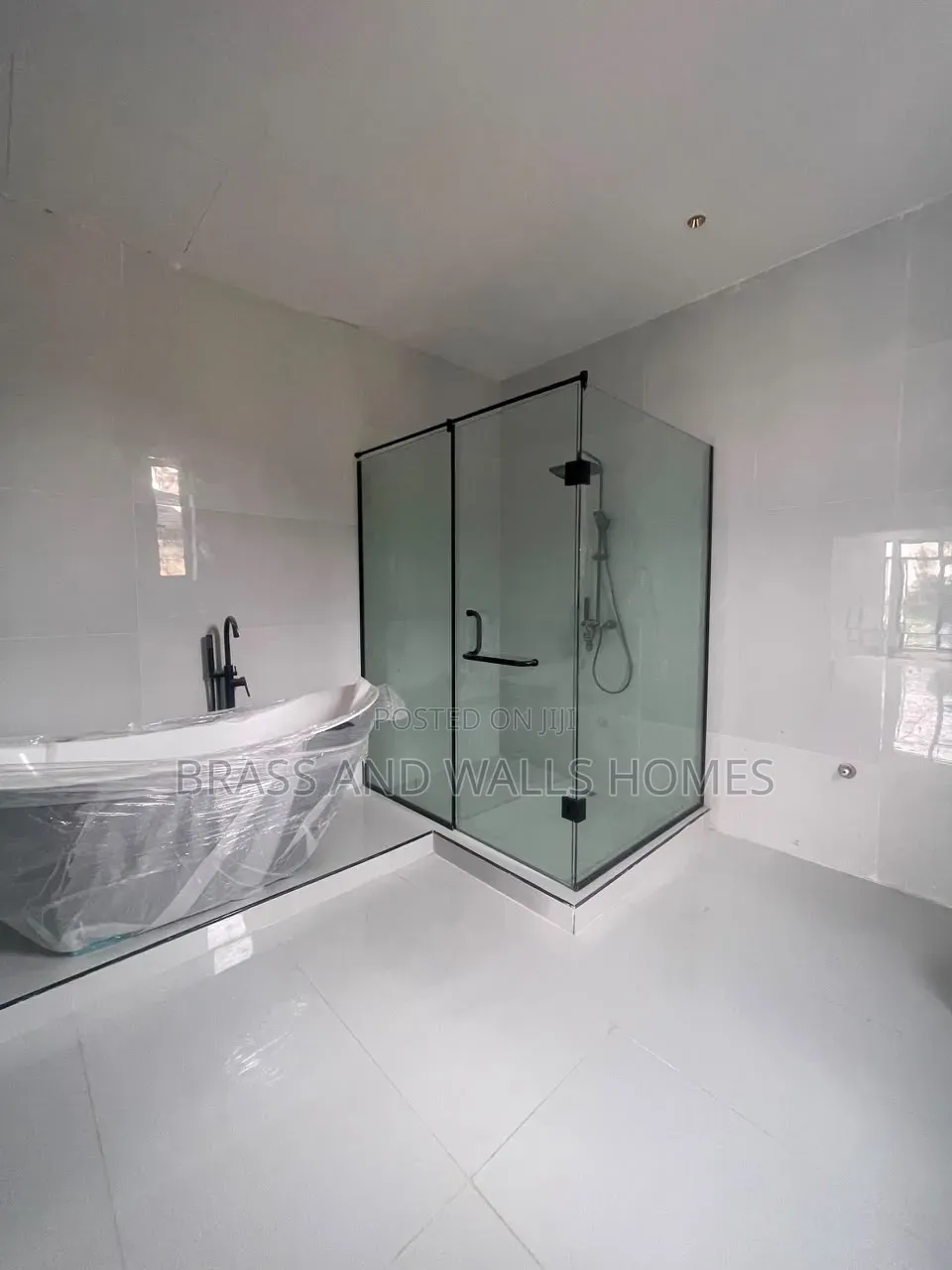 Furnished 5bdrm Duplex in Lakowe for sale