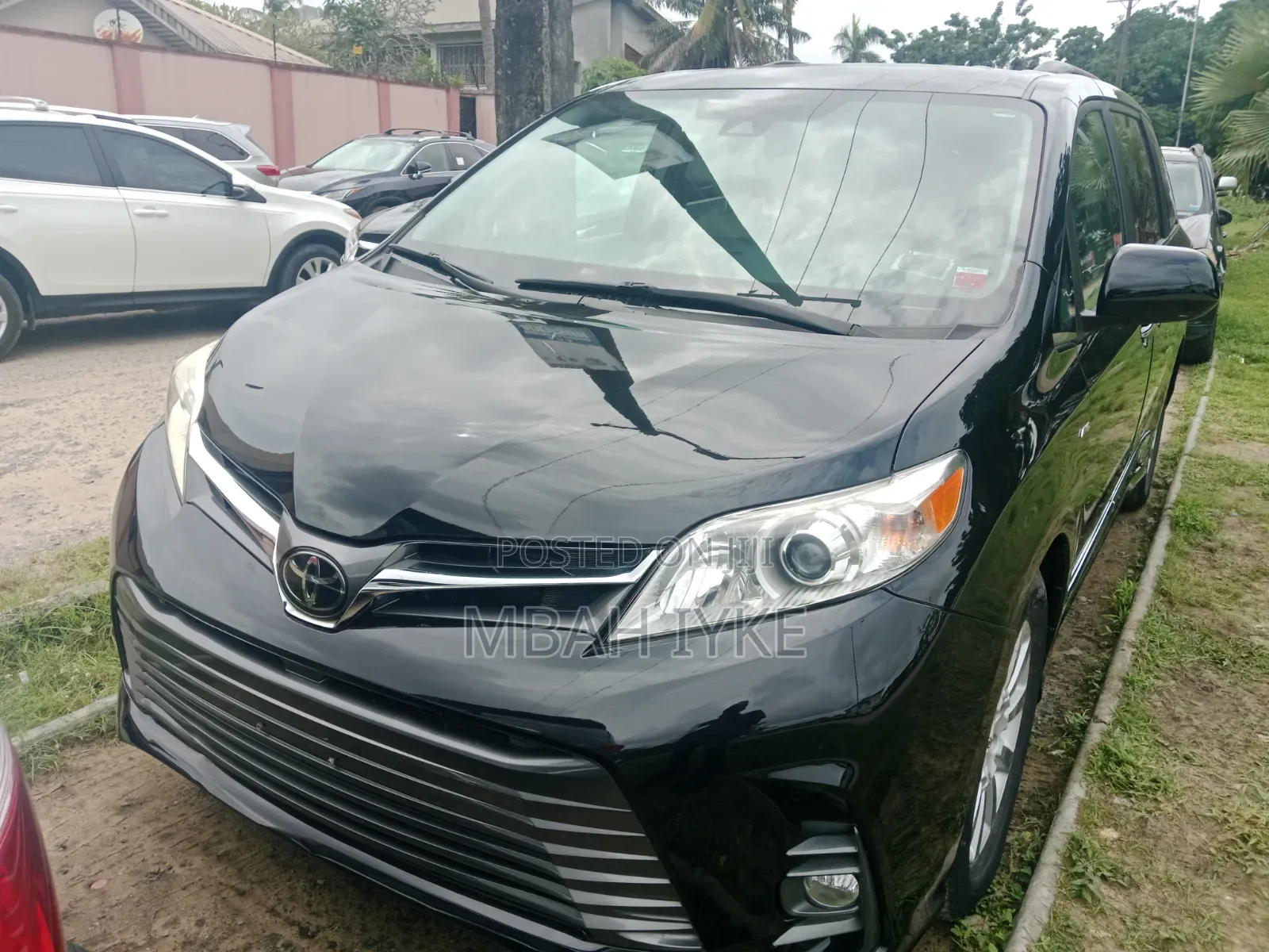 Toyota Sienna XLE 7 AWD 2020 Black
