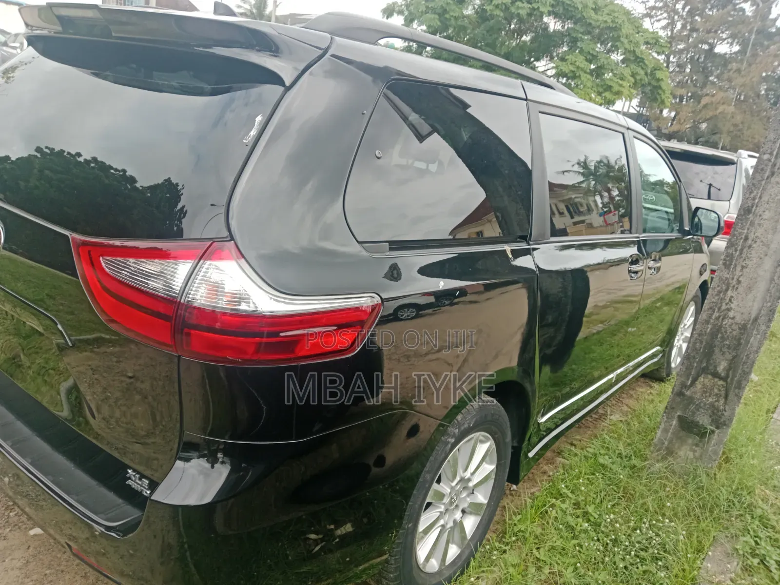 Toyota Sienna XLE 7 AWD 2020 Black