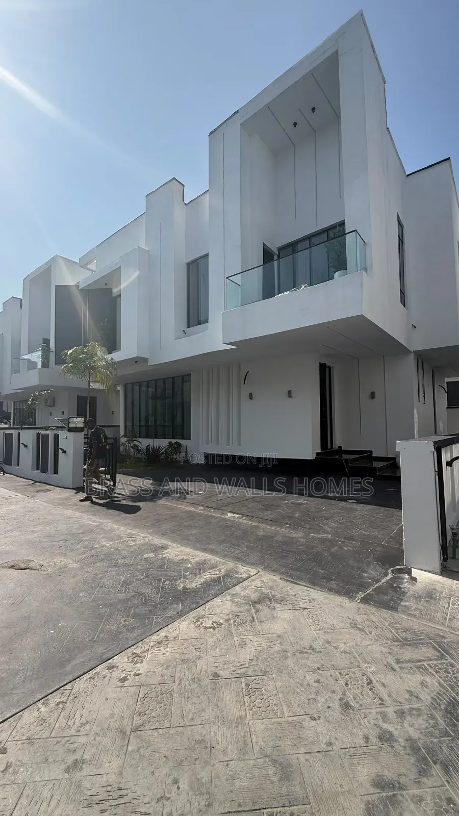 Furnished 5bdrm Duplex in Chevron for sale