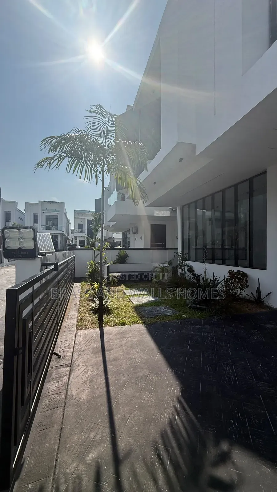 Furnished 5bdrm Duplex in Chevron for sale