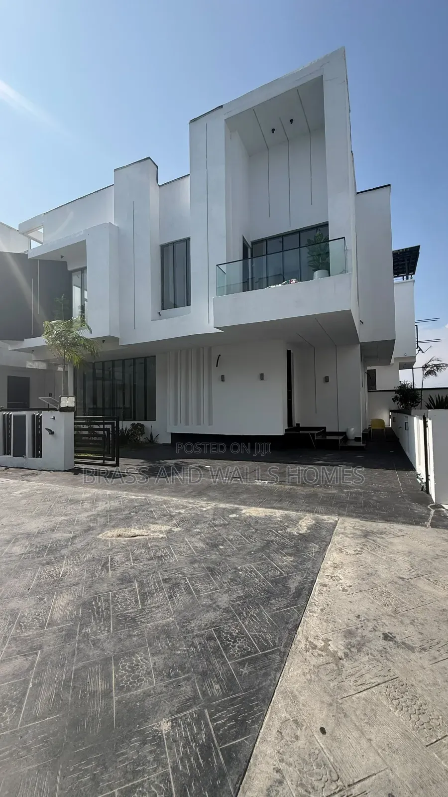 Furnished 5bdrm Duplex in Chevron for sale
