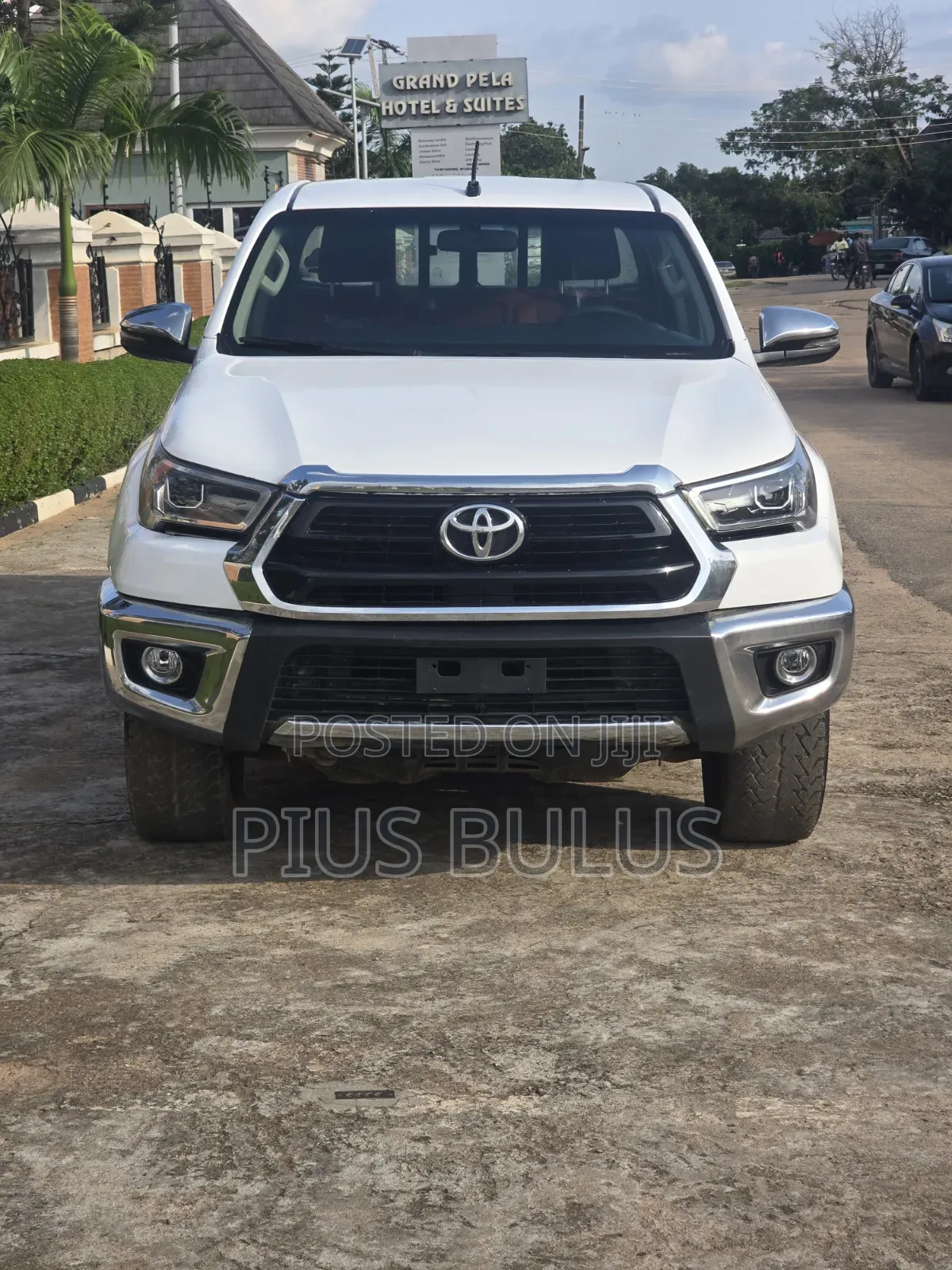 Toyota Hilux 2022 White