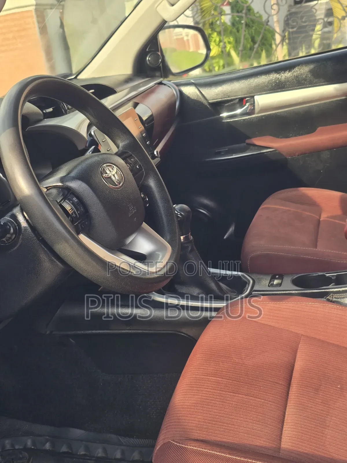 Toyota Hilux 2022 White