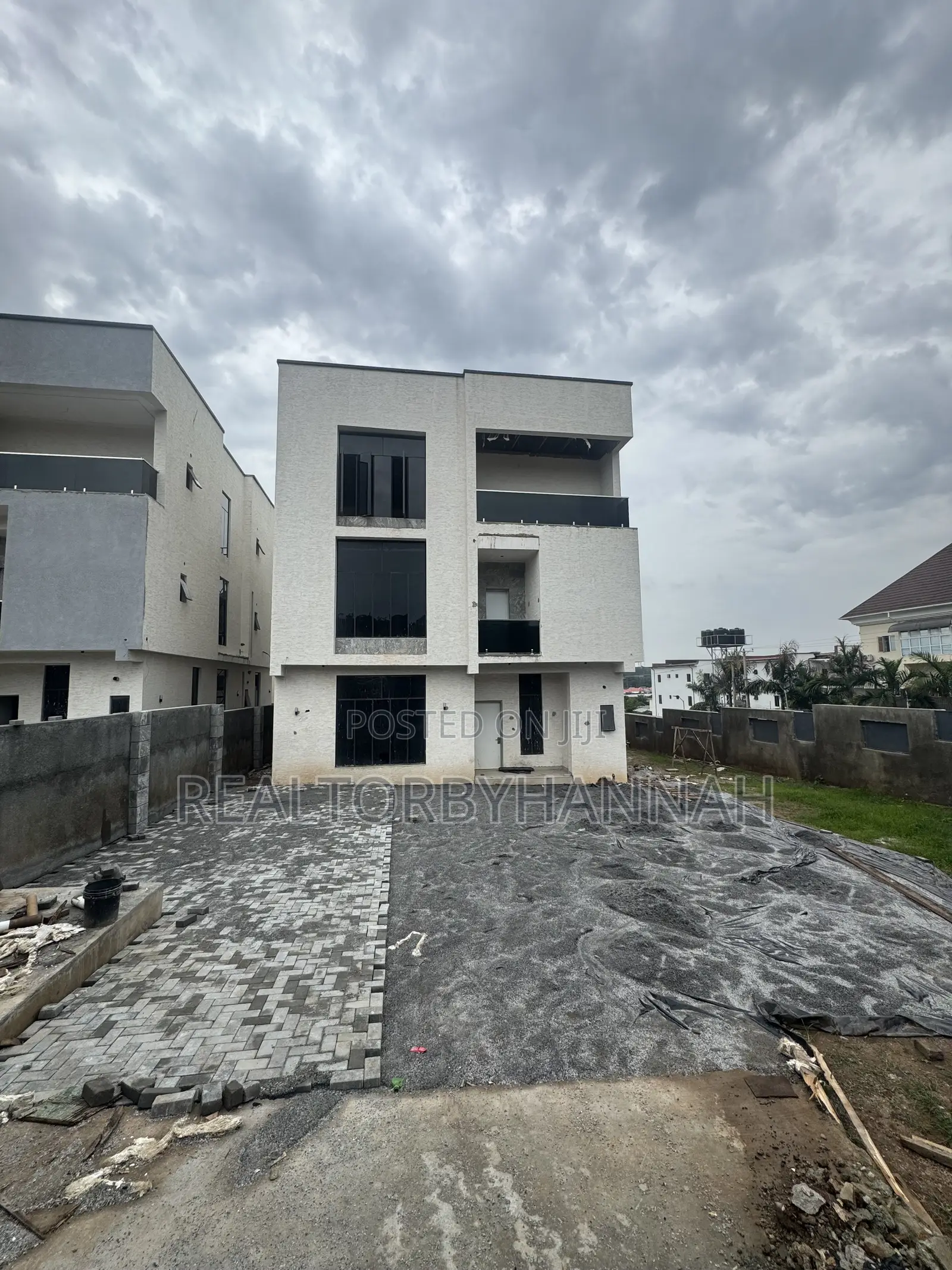 New Built 5 Bedrooms Stand Along Duplex With Attached Bq